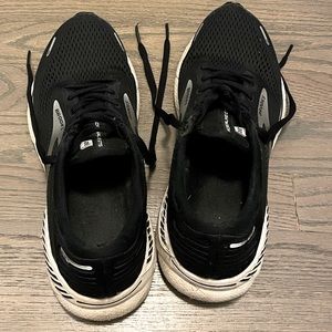 Great pair of running shoes!